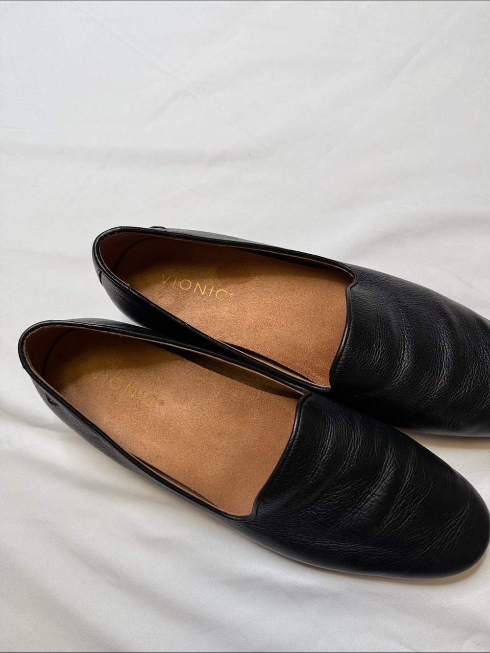 Vionic Women’s Black Leather Slip-On Loafers flats sz 9 casual - Picture 2 of 8